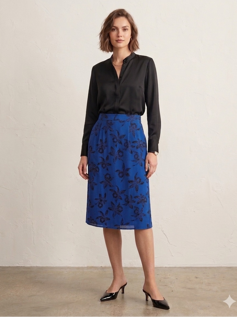 Vintage Calvin Klein 100% Silk Midi Skirt. 26” Waist XS/S